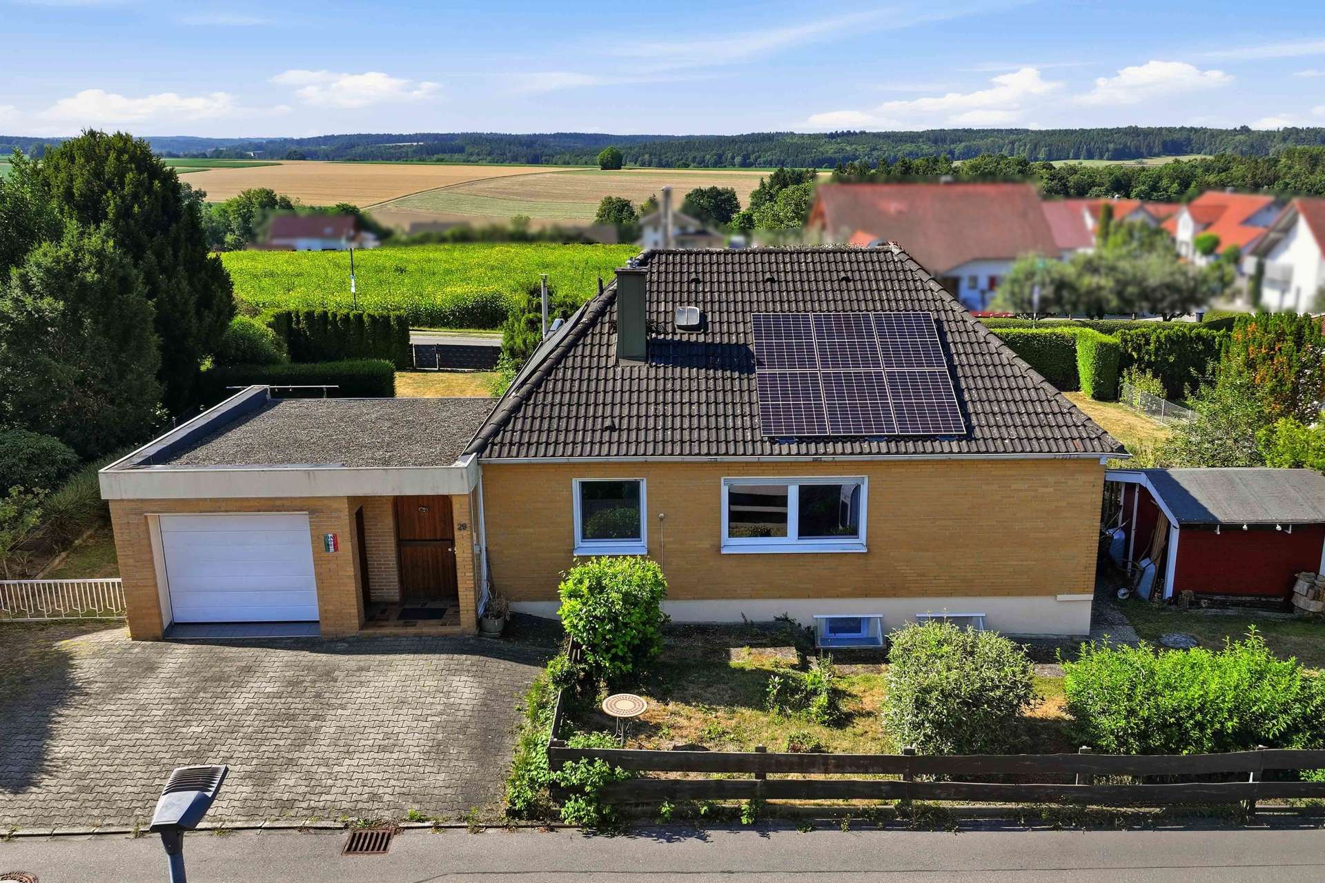 Familienidylle! Großzügiges Einfamilienhaus mit herrlicher Terrasse und weitläufigem Grundstück